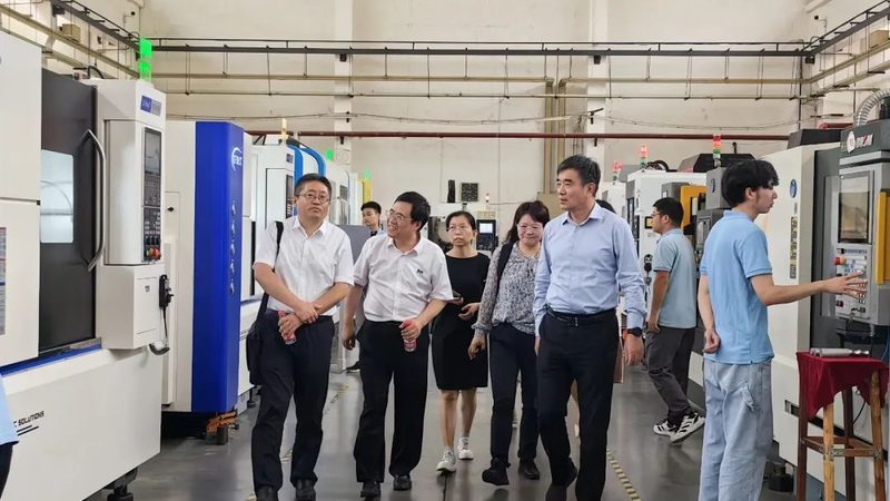 解读注塑机锁模力对照表：如何准确评估与选择